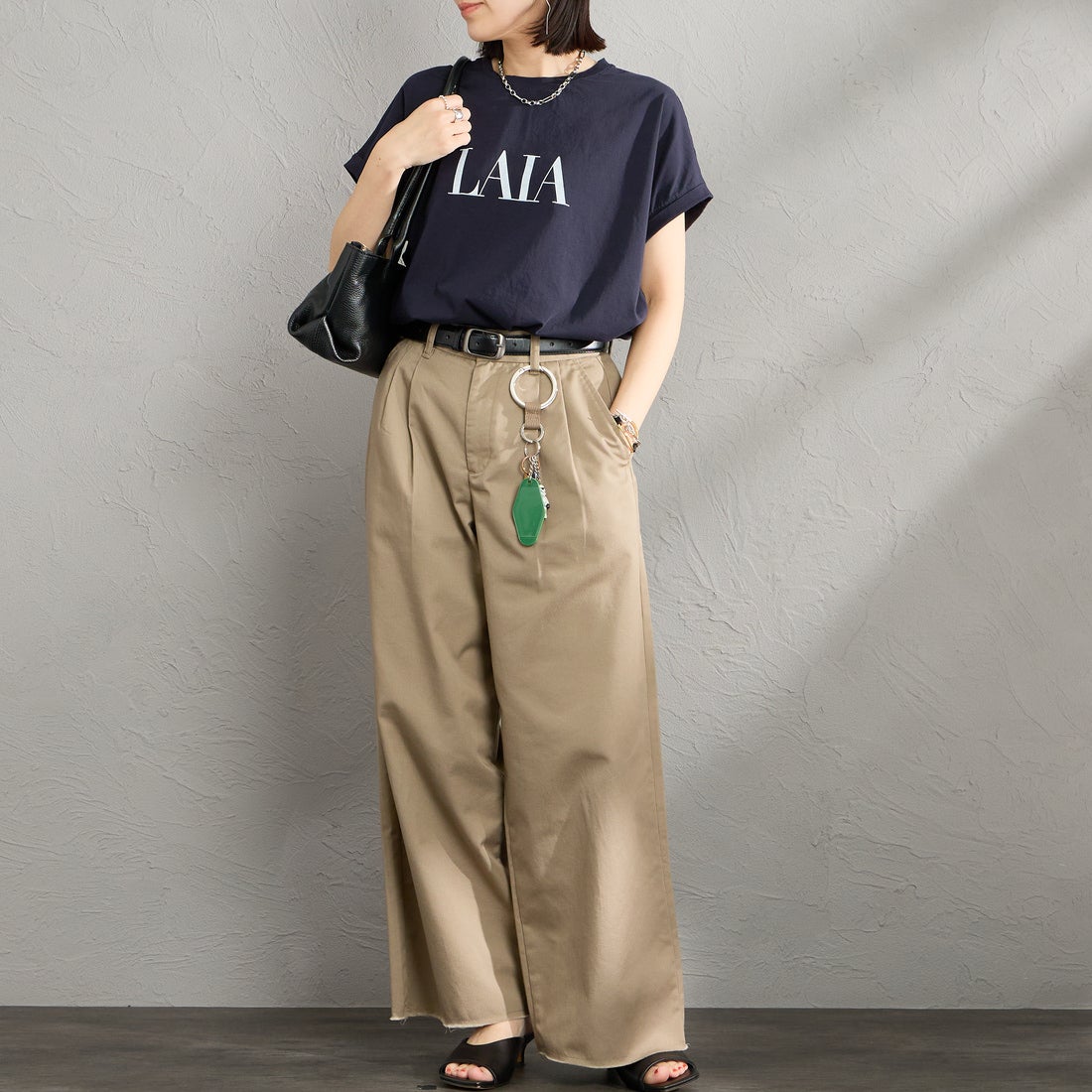 MICA&DEAL [マイカアンドディール] LAIA ロゴヘムラウンドTシャツ [0126209101] NAVY &&モデル身長：160cm 着用サイズ：38&&