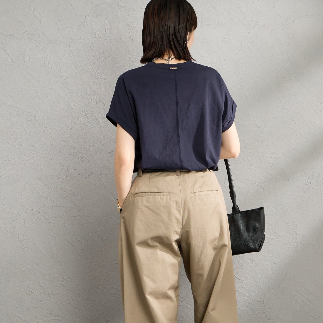 MICA&DEAL [マイカアンドディール] LAIA ロゴヘムラウンドTシャツ [0126209101] NAVY &&モデル身長：160cm 着用サイズ：38&&