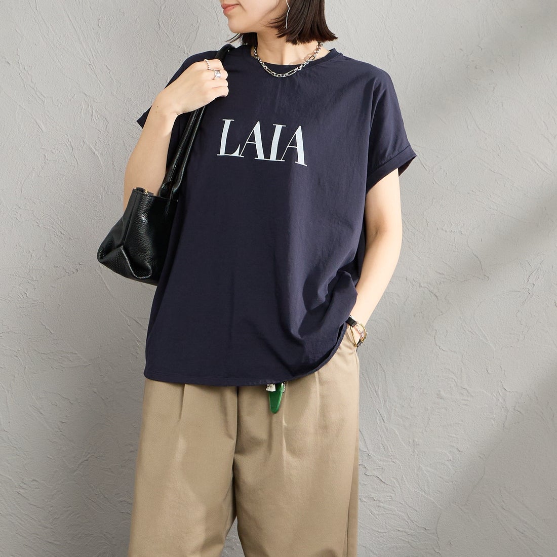 MICA&DEAL [マイカアンドディール] LAIA ロゴヘムラウンドTシャツ [0126209101] NAVY &&モデル身長：160cm 着用サイズ：38&&