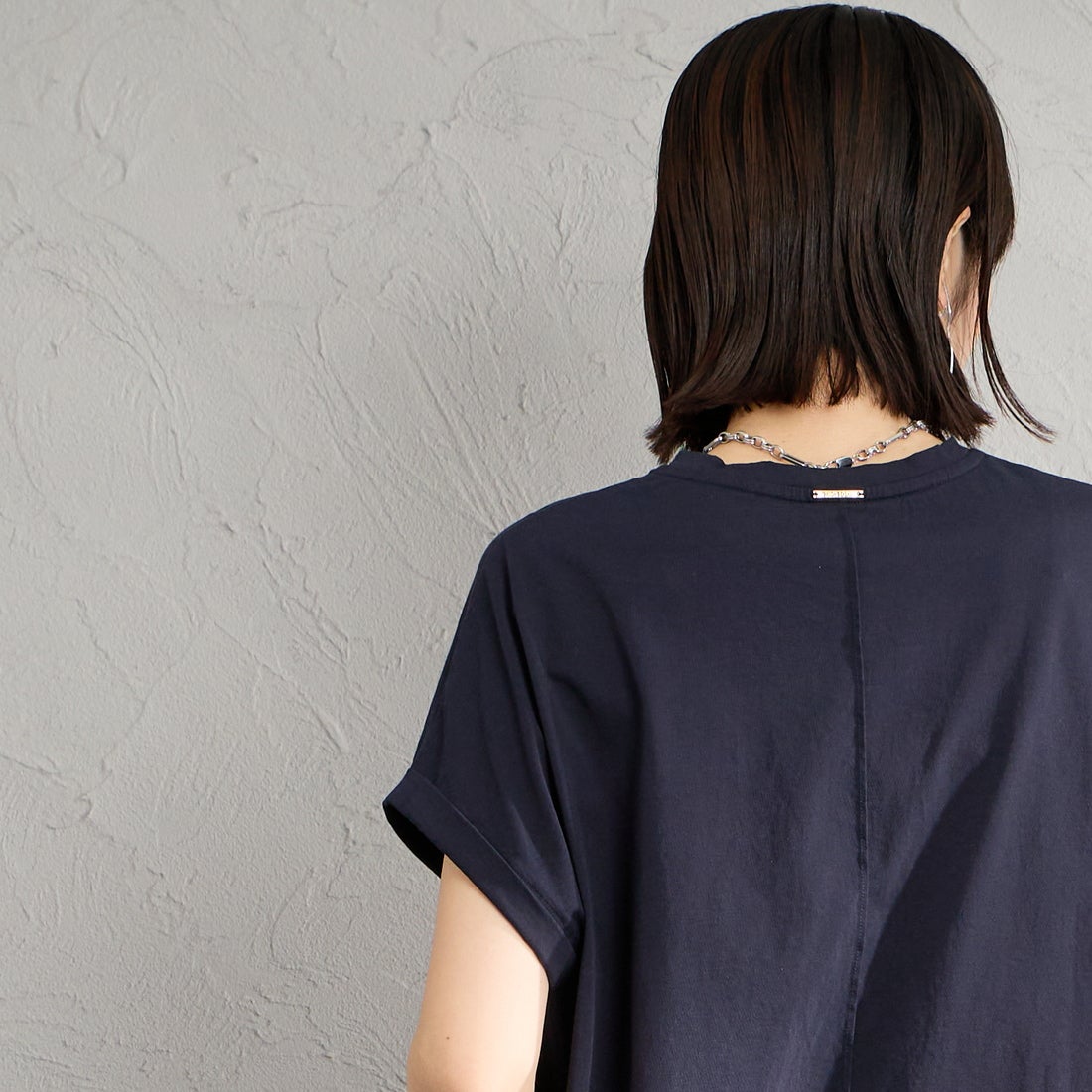 MICA&DEAL [マイカアンドディール] LAIA ロゴヘムラウンドTシャツ [0126209101] NAVY &&モデル身長：160cm 着用サイズ：38&&