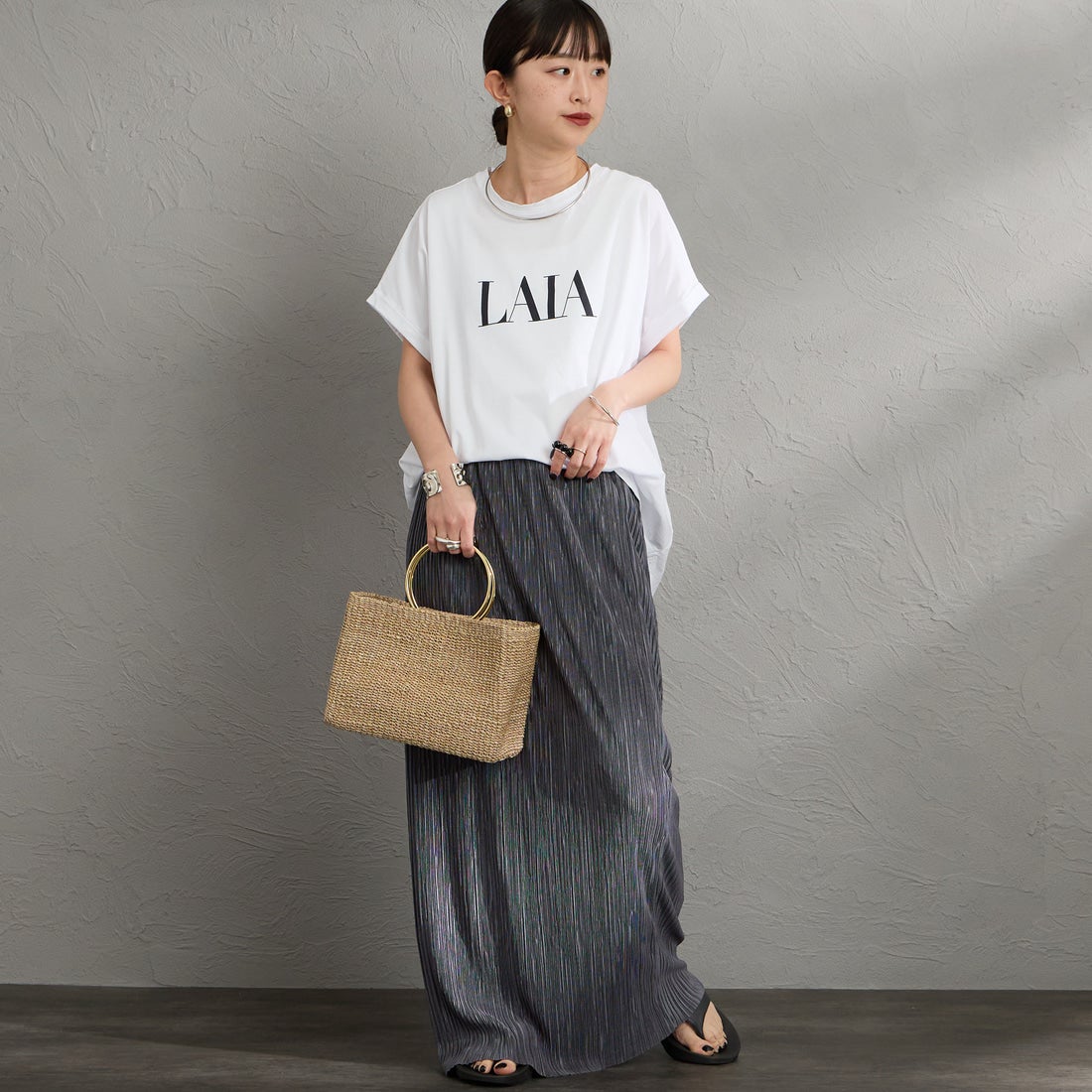 MICA&DEAL [マイカアンドディール] LAIA ロゴヘムラウンドTシャツ [0126209101] WHITE &&モデル身長：150cm 着用サイズ：38&&