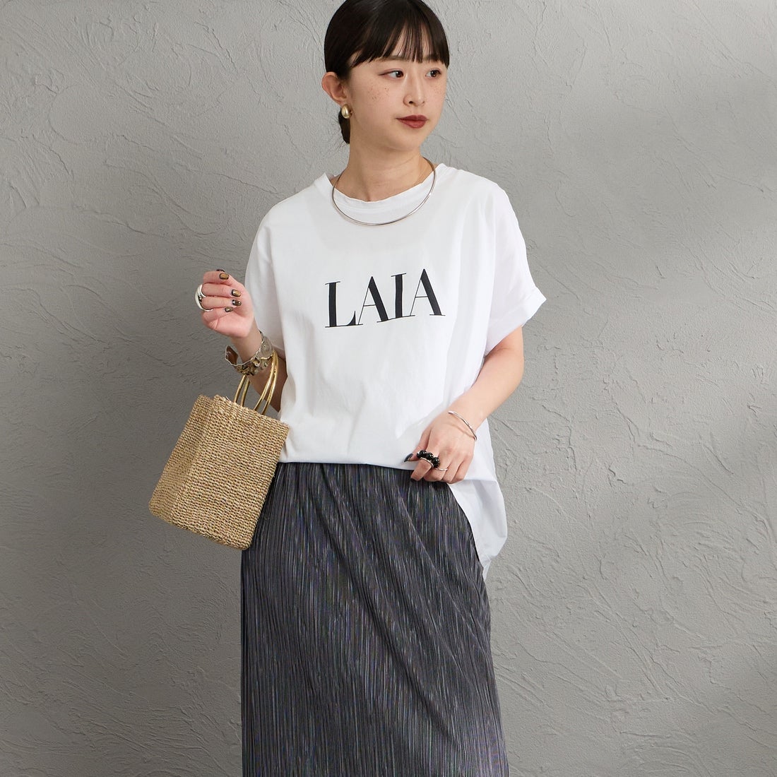 MICA&DEAL [マイカアンドディール] LAIA ロゴヘムラウンドTシャツ [0126209101] WHITE &&モデル身長：150cm 着用サイズ：38&&