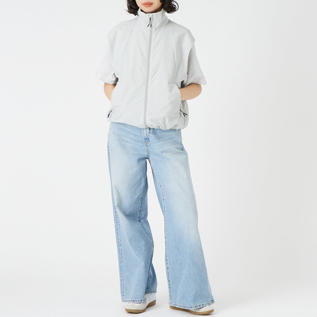 Marmot [マーモット] ウィメンズ マウンテンショートベスト [MTSS26WVT014] SILVER &&モデル身長：162cm 着用サイズ：M&&