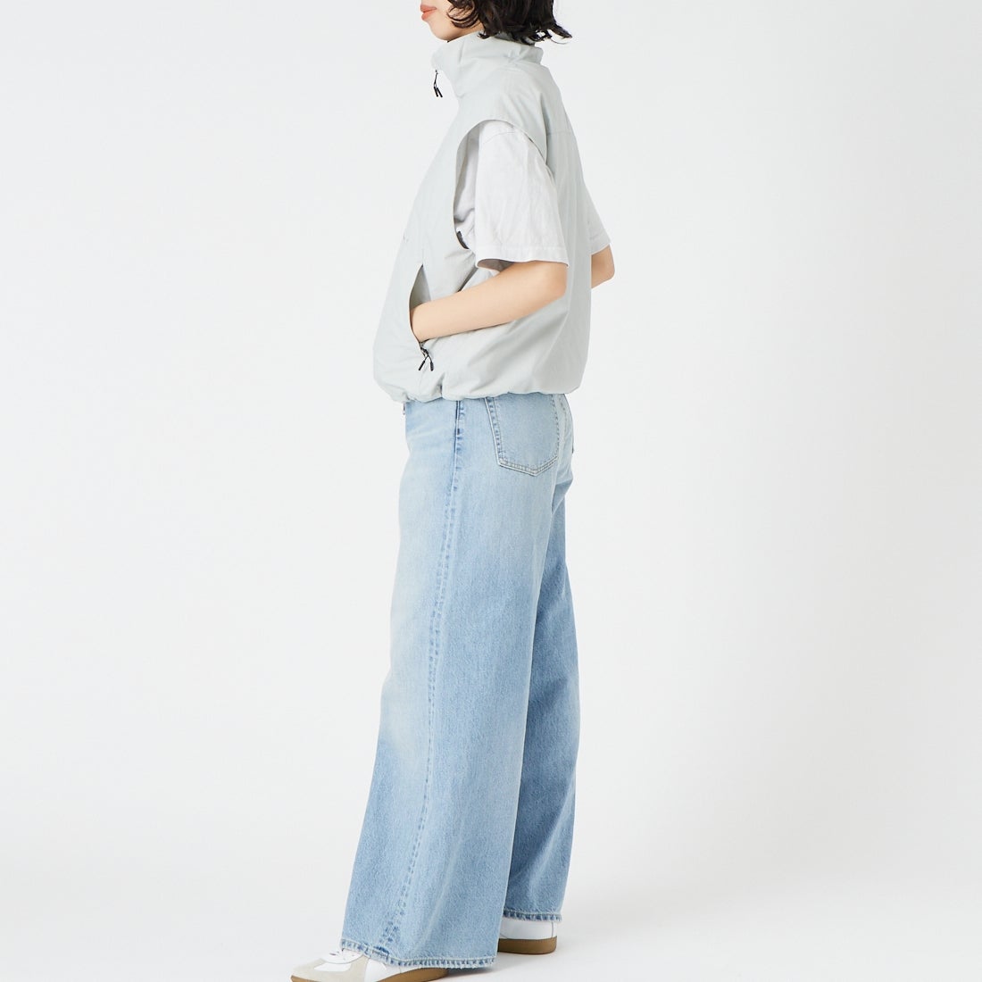 Marmot [マーモット] ウィメンズ マウンテンショートベスト [MTSS26WVT014] SILVER &&モデル身長：162cm 着用サイズ：M&&