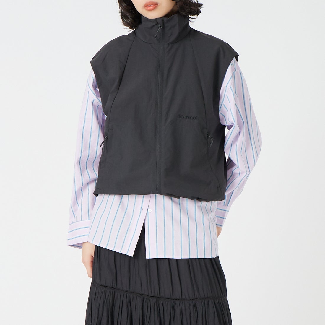 Marmot [マーモット] ウィメンズ マウンテンショートベスト [MTSS26WVT014] BLACK &&モデル身長：162cm 着用サイズ：M&&