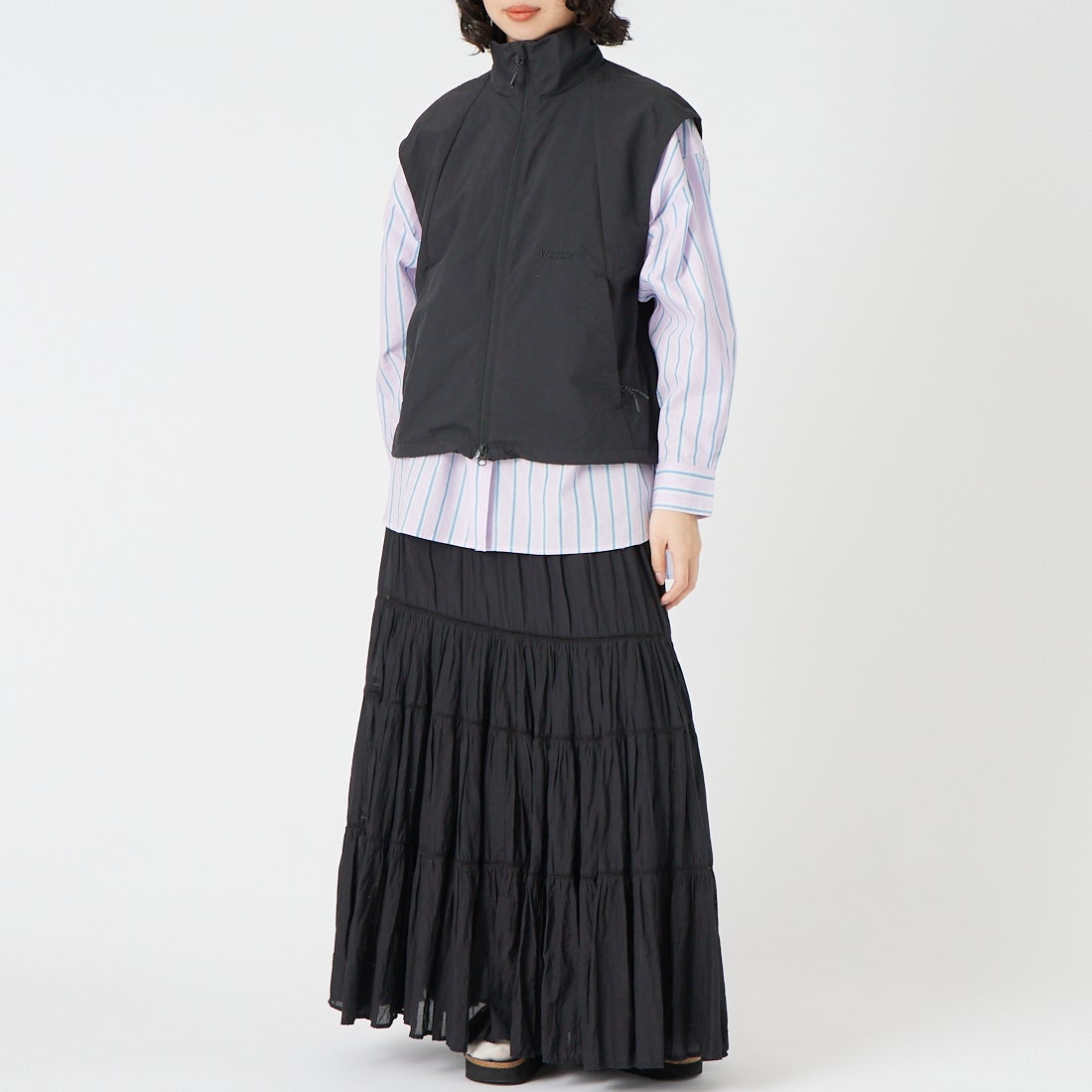 Marmot [マーモット] ウィメンズ マウンテンショートベスト [MTSS26WVT014] BLACK &&モデル身長：162cm 着用サイズ：M&&