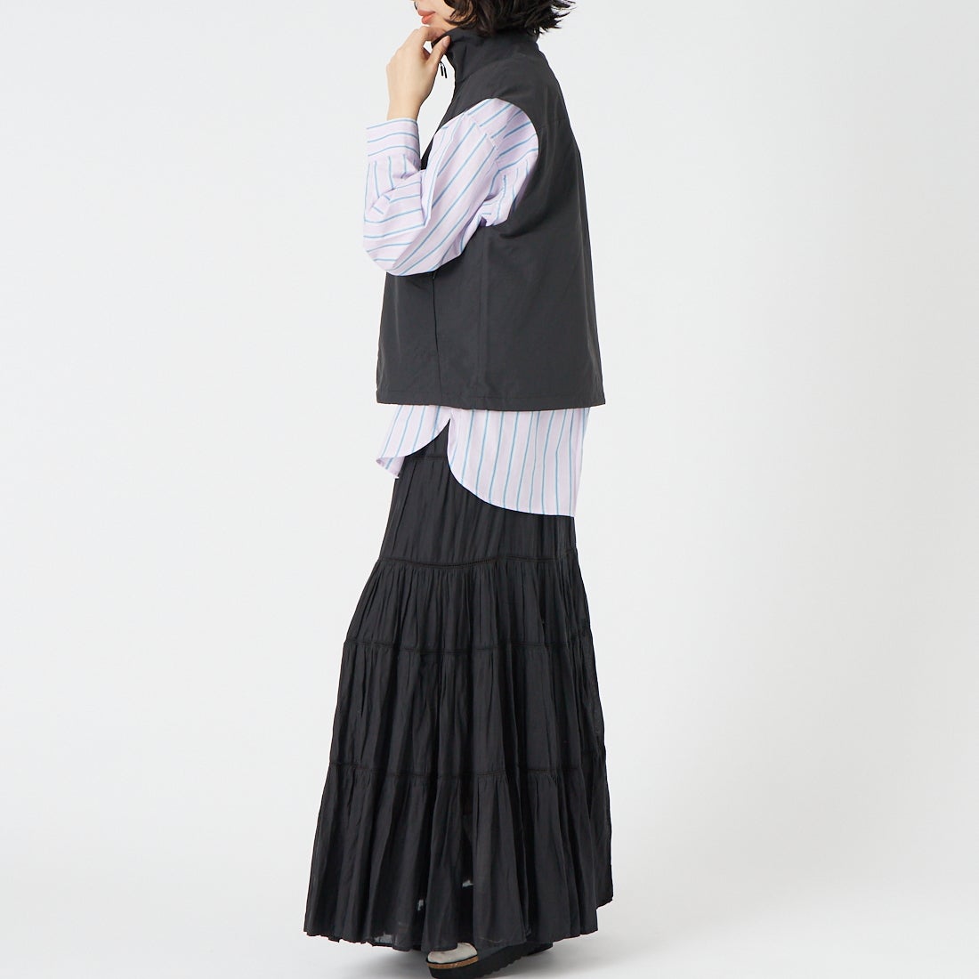 Marmot [マーモット] ウィメンズ マウンテンショートベスト [MTSS26WVT014] BLACK &&モデル身長：162cm 着用サイズ：M&&