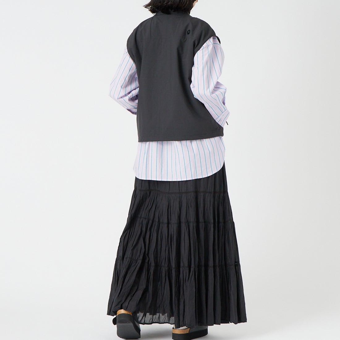 Marmot [マーモット] ウィメンズ マウンテンショートベスト [MTSS26WVT014] BLACK &&モデル身長：162cm 着用サイズ：M&&