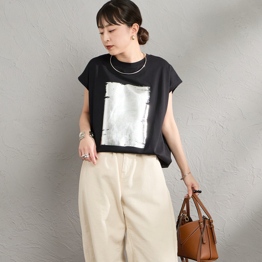Maison de L'allure [メゾン ドゥ ラリュール] ボックス箔プリントTシャツ [M26312014] 09 BLACK &&モデル身長：150cm 着用サイズ：F&&