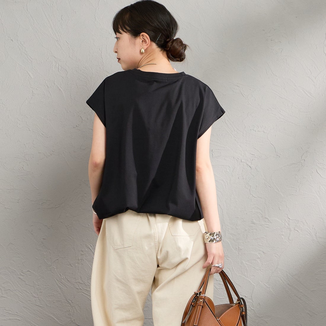 Maison de L'allure [メゾン ドゥ ラリュール] ボックス箔プリントTシャツ [M26312014] 09 BLACK &&モデル身長：150cm 着用サイズ：F&&