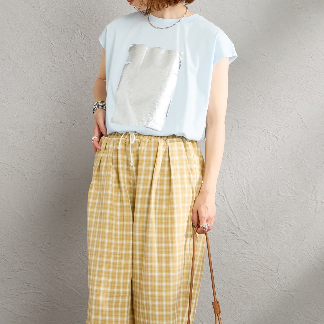 Maison de L'allure [メゾン ドゥ ラリュール] ボックス箔プリントTシャツ [M26312014] 10 BABYBLU &&モデル身長：158cm 着用サイズ：F&&