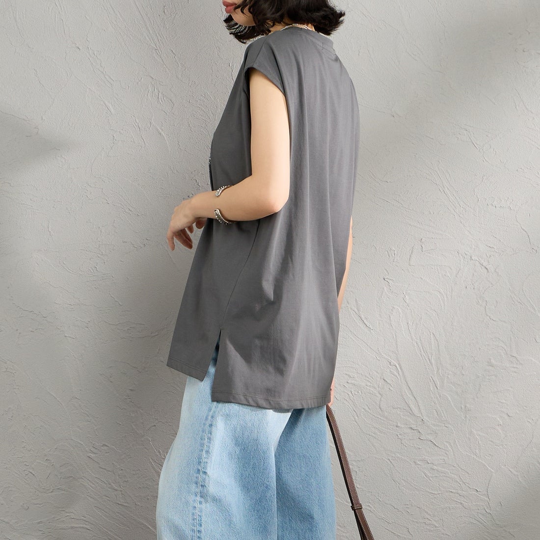Maison de L'allure [メゾン ドゥ ラリュール] ボックス箔プリントTシャツ [M26312014] 08 CHARCOA &&モデル身長：162cm 着用サイズ：F&&
