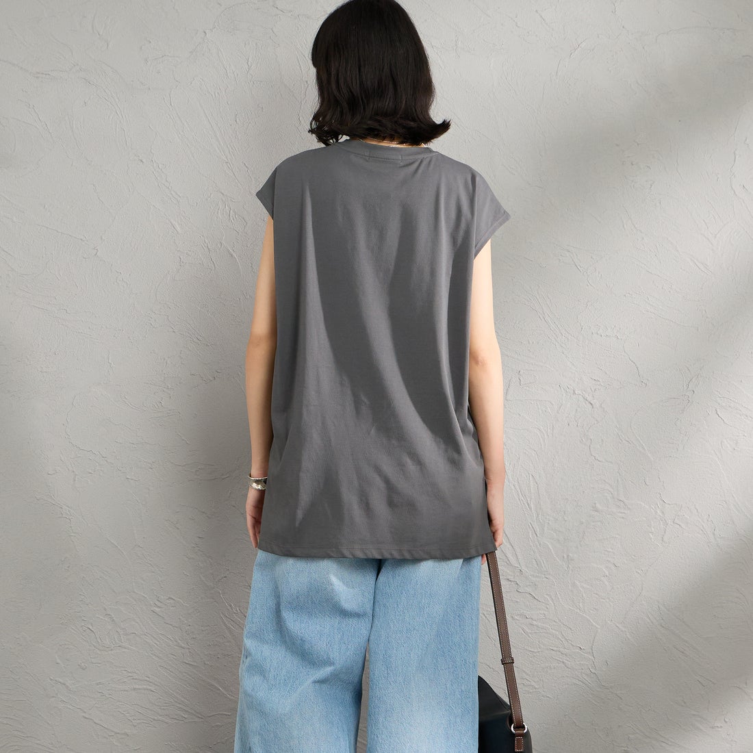 Maison de L'allure [メゾン ドゥ ラリュール] ボックス箔プリントTシャツ [M26312014] 08 CHARCOA &&モデル身長：162cm 着用サイズ：F&&