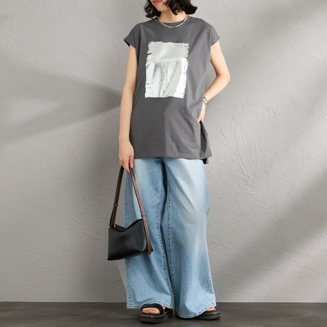 Maison de L'allure [メゾン ドゥ ラリュール] ボックス箔プリントTシャツ [M26312014] 08 CHARCOA &&モデル身長：162cm 着用サイズ：F&&