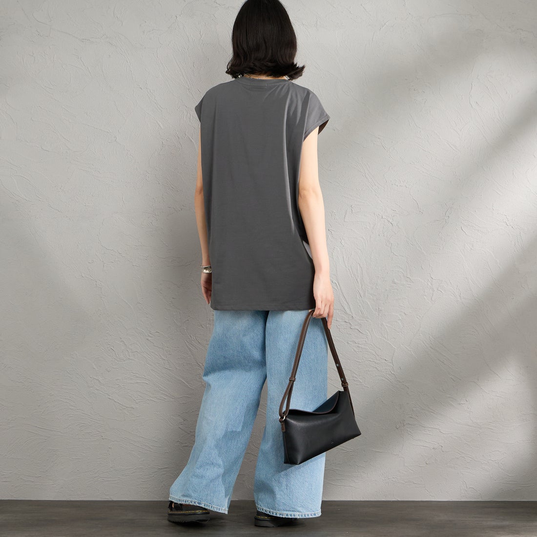 Maison de L'allure [メゾン ドゥ ラリュール] ボックス箔プリントTシャツ [M26312014] 08 CHARCOA &&モデル身長：162cm 着用サイズ：F&&