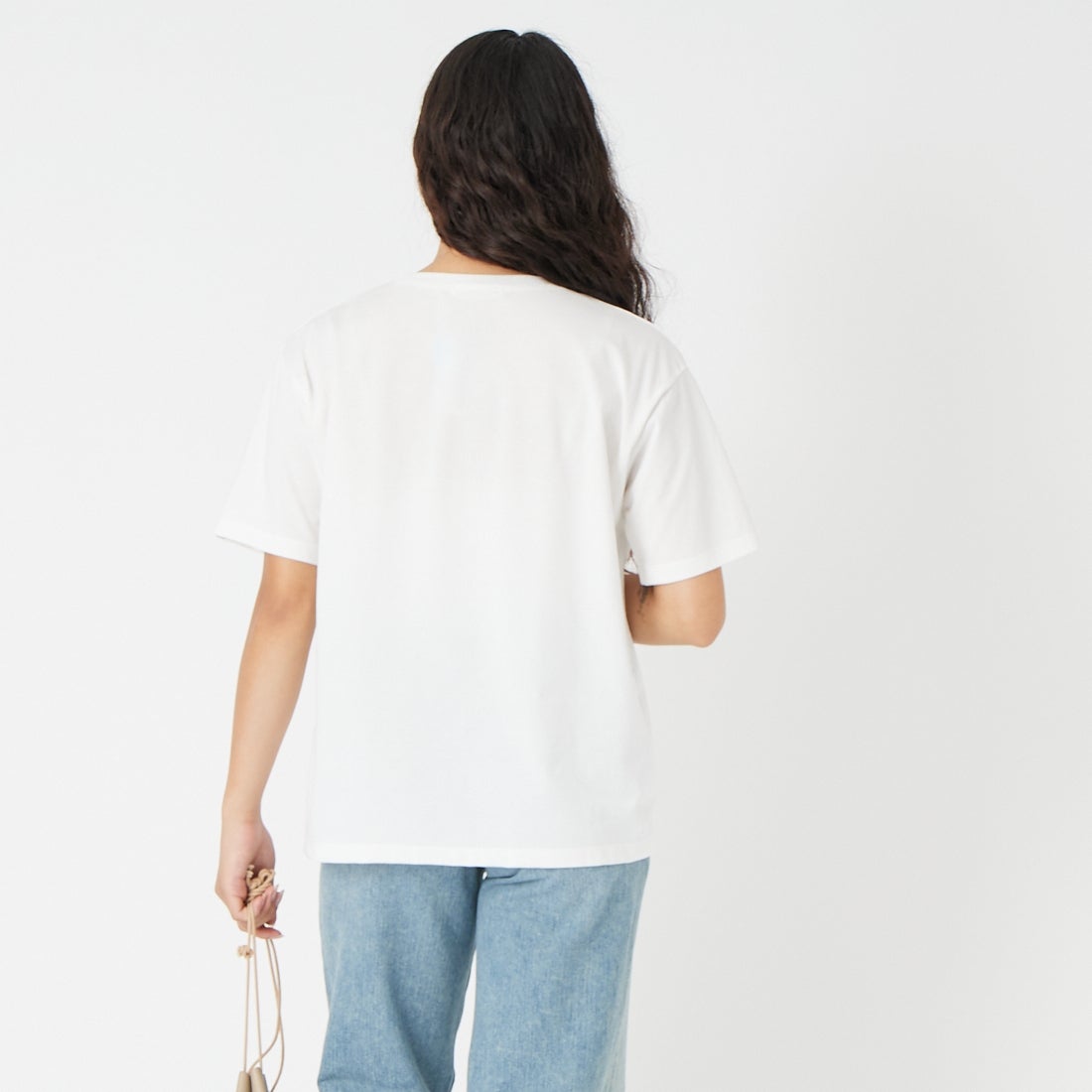 Maison de L'allure [メゾン ドゥ ラリュール] アソートボックス箔ロゴプリントTシャツ [M26312015] 01 WHITE &&モデル身長：162cm 着用サイズ：F&&