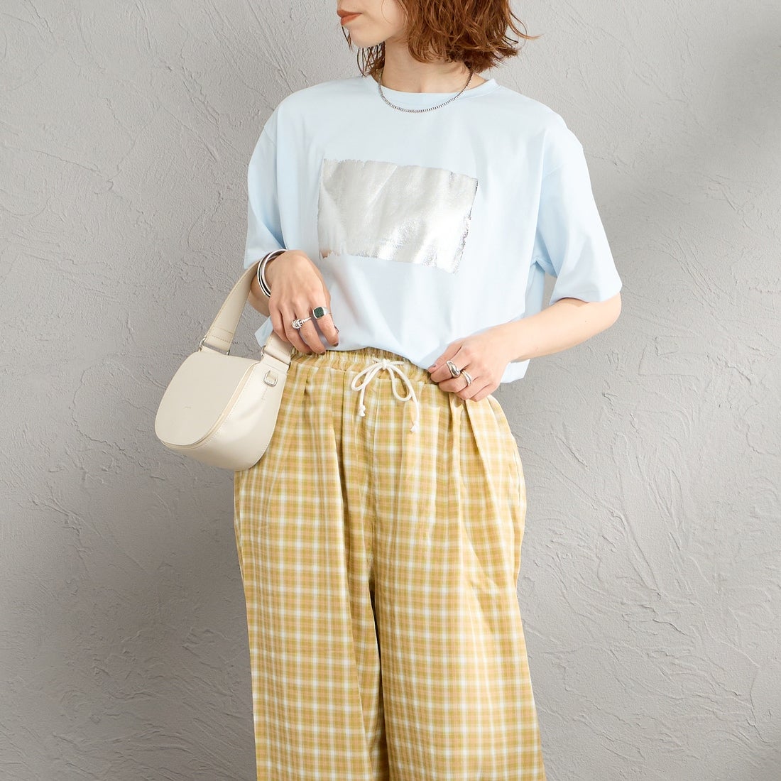 Maison de L'allure [メゾン ドゥ ラリュール] アソートボックス箔ロゴプリントTシャツ [M26312015] 10 BABYBLU &&モデル身長：158cm 着用サイズ：F&&