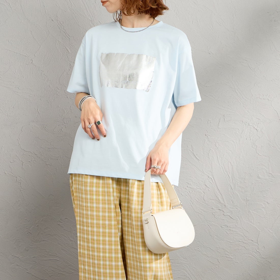 Maison de L'allure [メゾン ドゥ ラリュール] アソートボックス箔ロゴプリントTシャツ [M26312015] 10 BABYBLU &&モデル身長：158cm 着用サイズ：F&&