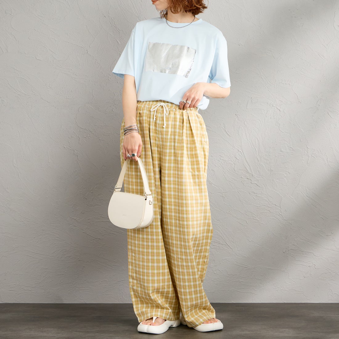 Maison de L'allure [メゾン ドゥ ラリュール] アソートボックス箔ロゴプリントTシャツ [M26312015] 10 BABYBLU &&モデル身長：158cm 着用サイズ：F&&