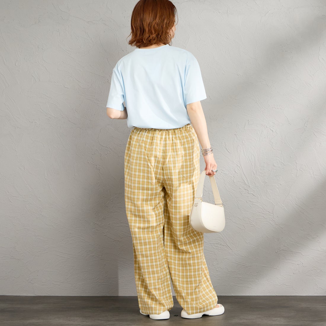 Maison de L'allure [メゾン ドゥ ラリュール] アソートボックス箔ロゴプリントTシャツ [M26312015] 10 BABYBLU &&モデル身長：158cm 着用サイズ：F&&
