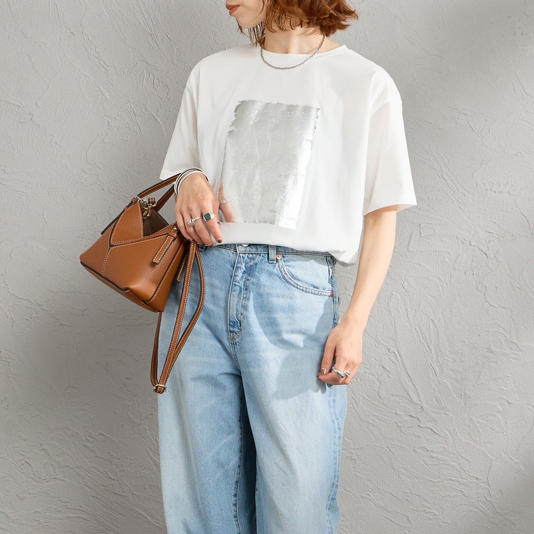 Maison de L'allure [メゾン ドゥ ラリュール] アソートボックス箔ロゴプリントTシャツ [M26312015] 02 OFF &&モデル身長：158cm 着用サイズ：F&&