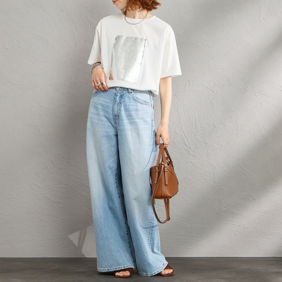 Maison de L'allure [メゾン ドゥ ラリュール] アソートボックス箔ロゴプリントTシャツ [M26312015] 02 OFF &&モデル身長：158cm 着用サイズ：F&&
