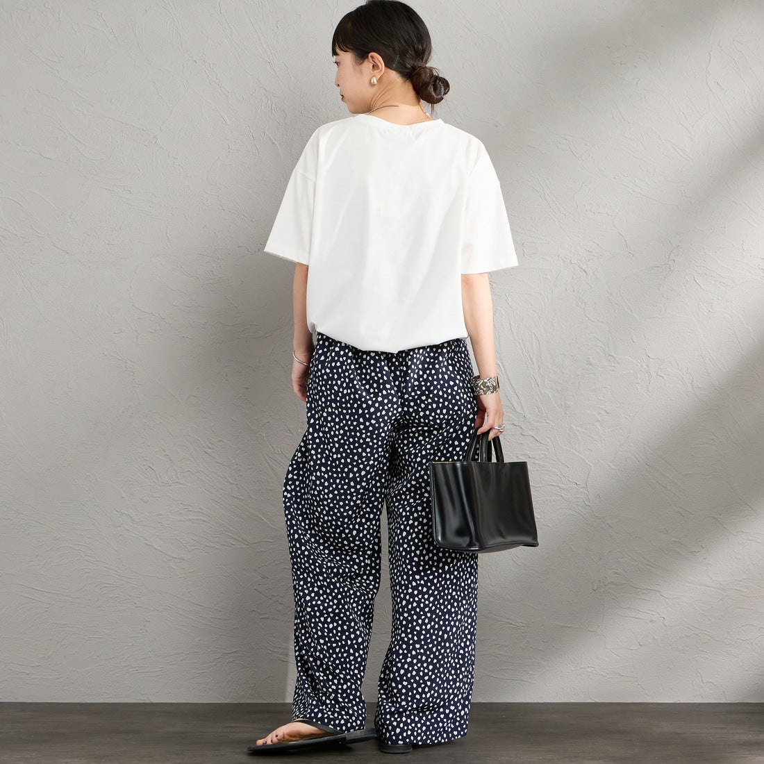 Maison de L'allure [メゾン ドゥ ラリュール] アソートアートロゴプリントTシャツ [M26312016] 02 OFF &&モデル身長：150cm 着用サイズ：F&&