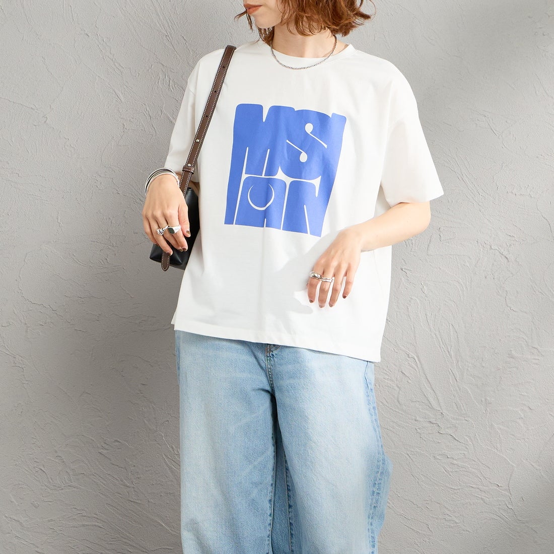 Maison de L'allure [メゾン ドゥ ラリュール] アソートアートロゴプリントTシャツ [M26312016] 01 WHITE &&モデル身長：158cm 着用サイズ：F&&