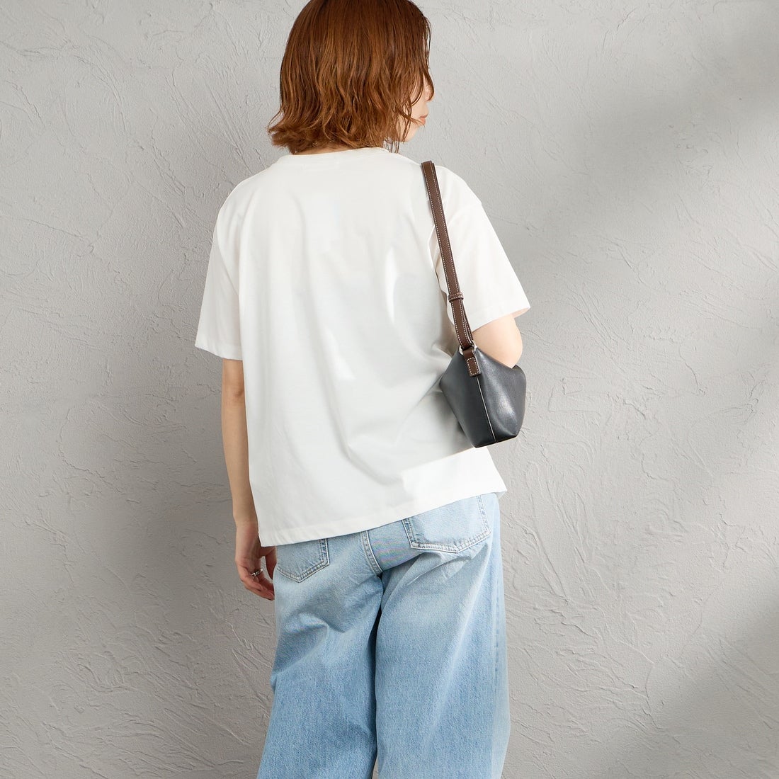 Maison de L'allure [メゾン ドゥ ラリュール] アソートアートロゴプリントTシャツ [M26312016] 01 WHITE &&モデル身長：158cm 着用サイズ：F&&