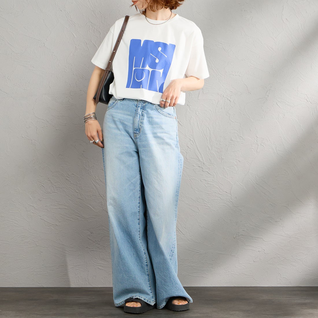 Maison de L'allure [メゾン ドゥ ラリュール] アソートアートロゴプリントTシャツ [M26312016] 01 WHITE &&モデル身長：158cm 着用サイズ：F&&