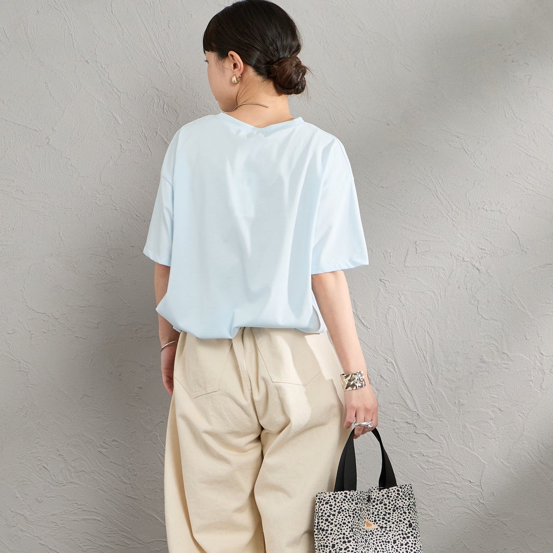 Maison de L'allure [メゾン ドゥ ラリュール] アソートアートロゴプリントTシャツ [M26312016] 10 BABYBLU &&モデル身長：150cm 着用サイズ：F&&