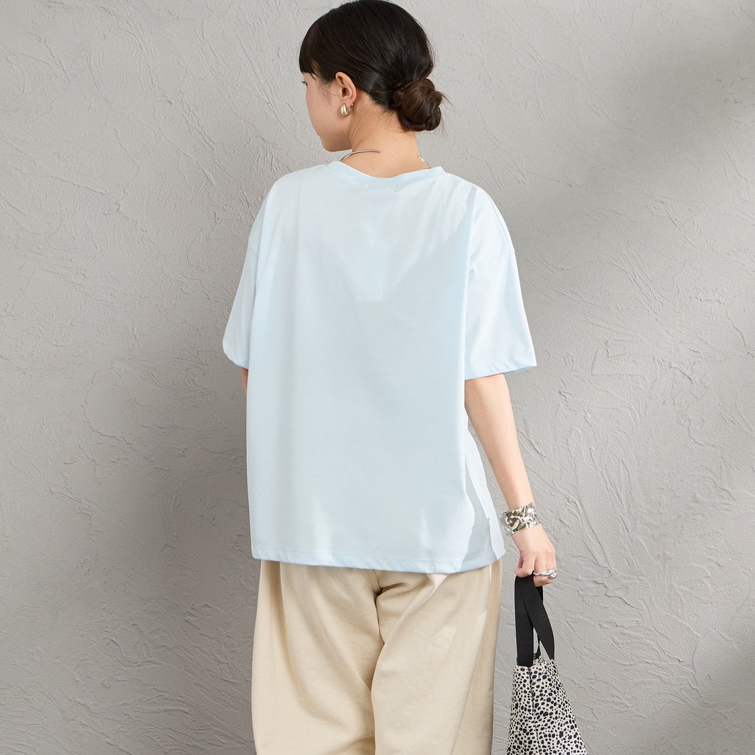 Maison de L'allure [メゾン ドゥ ラリュール] アソートアートロゴプリントTシャツ [M26312016] 10 BABYBLU &&モデル身長：150cm 着用サイズ：F&&