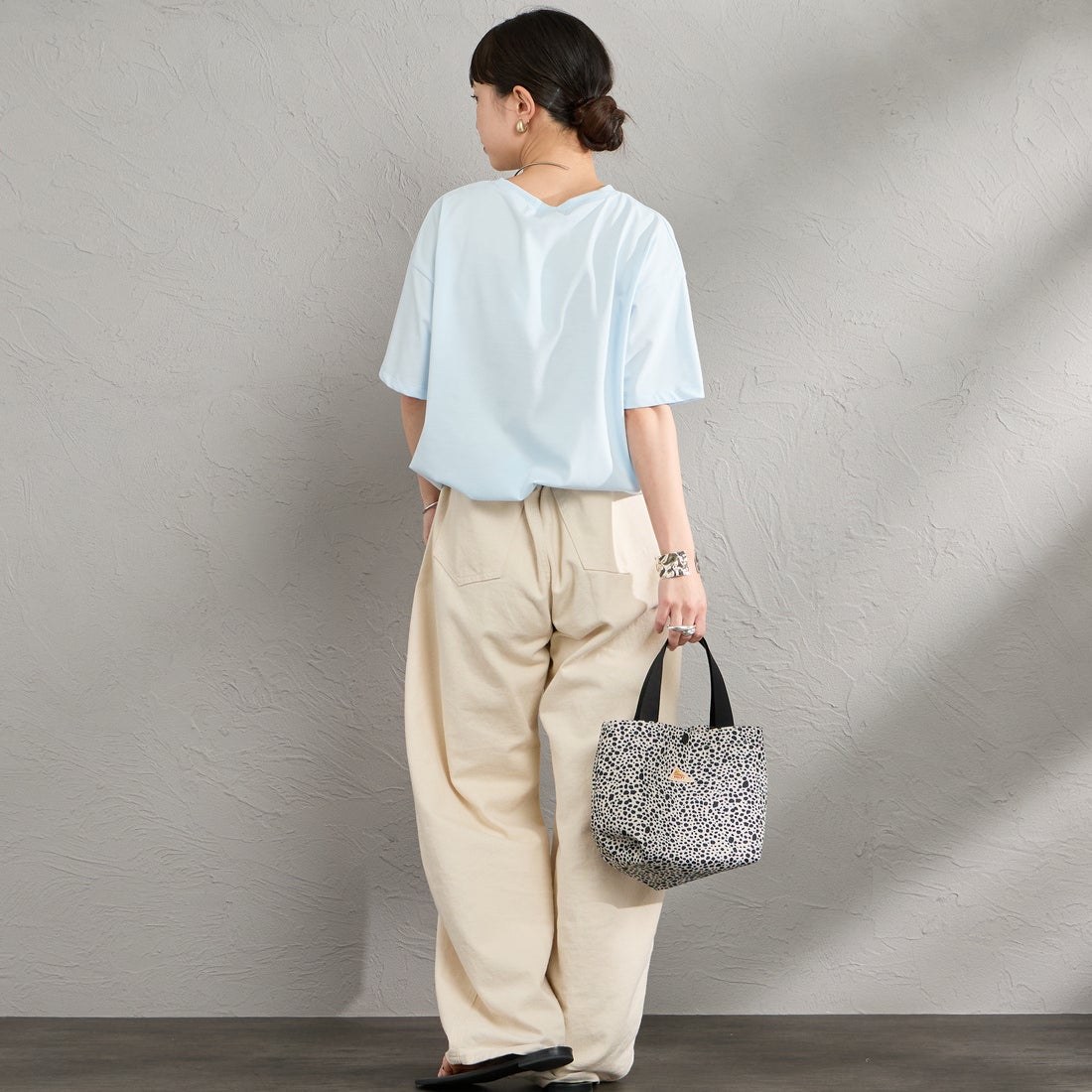 Maison de L'allure [メゾン ドゥ ラリュール] アソートアートロゴプリントTシャツ [M26312016] 10 BABYBLU &&モデル身長：150cm 着用サイズ：F&&
