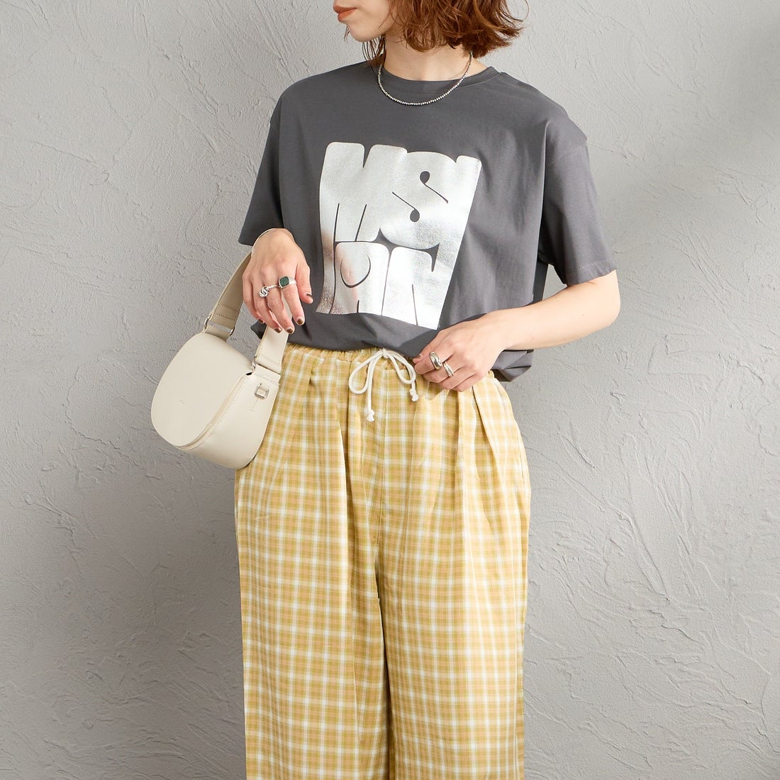 Maison de L'allure [メゾン ドゥ ラリュール] アソートアートロゴプリントTシャツ [M26312016] 08 CHARCOA &&モデル身長：158cm 着用サイズ：F&&