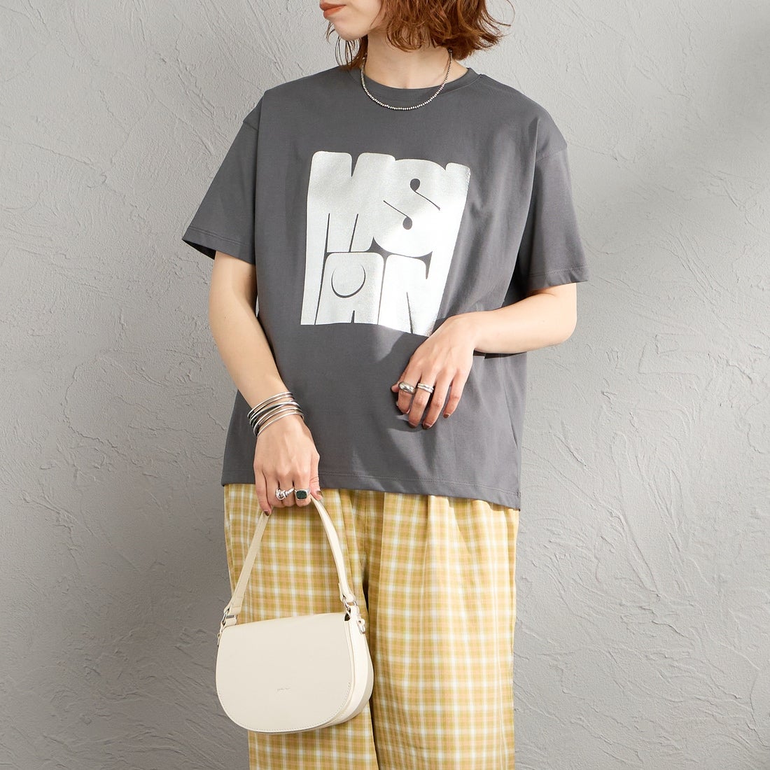 Maison de L'allure [メゾン ドゥ ラリュール] アソートアートロゴプリントTシャツ [M26312016] 08 CHARCOA &&モデル身長：158cm 着用サイズ：F&&
