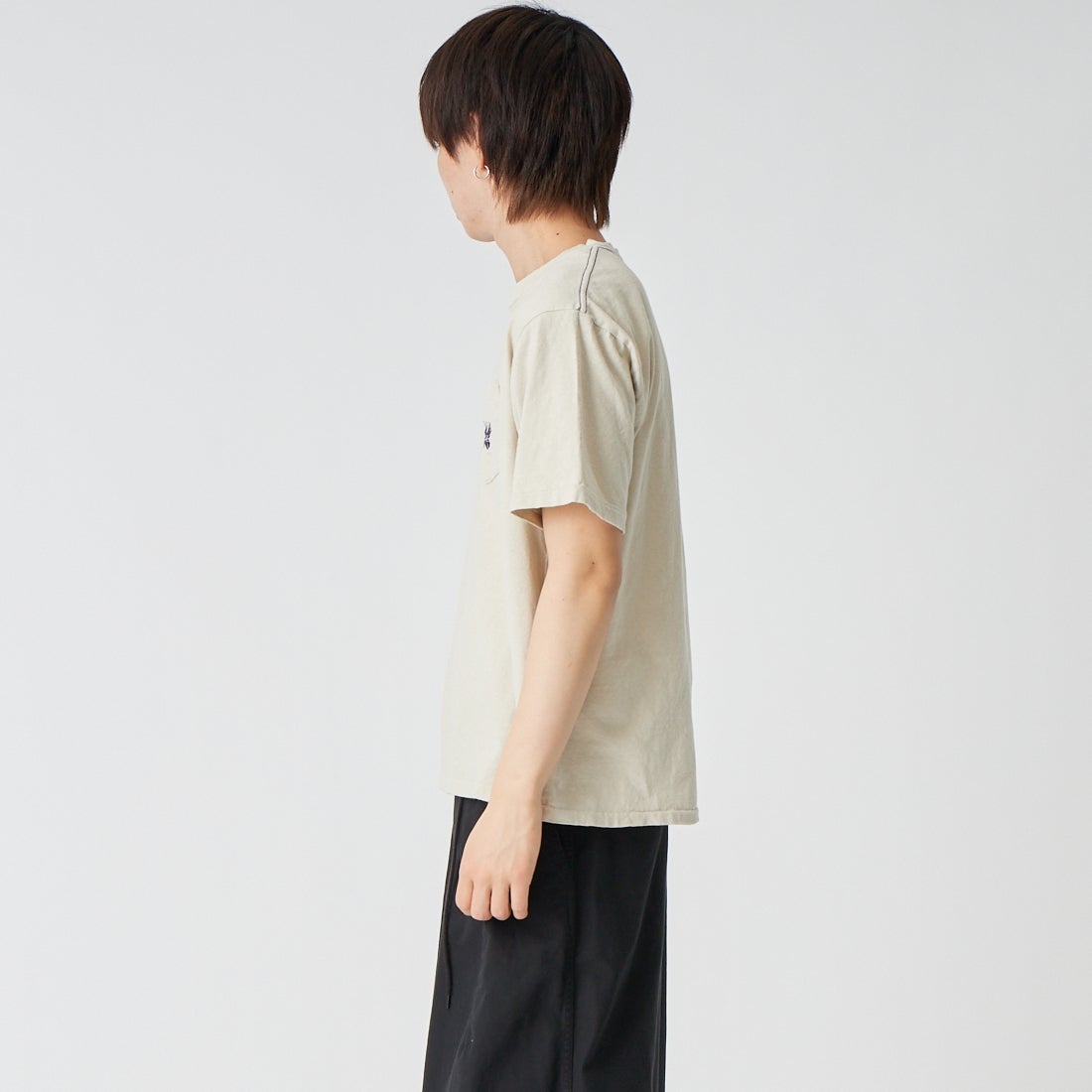 Needles [ニードルズ] ショートスリーブポケットTシャツ [SX444] A BEIGE &&モデル身長：177cm 着用サイズ：M&&