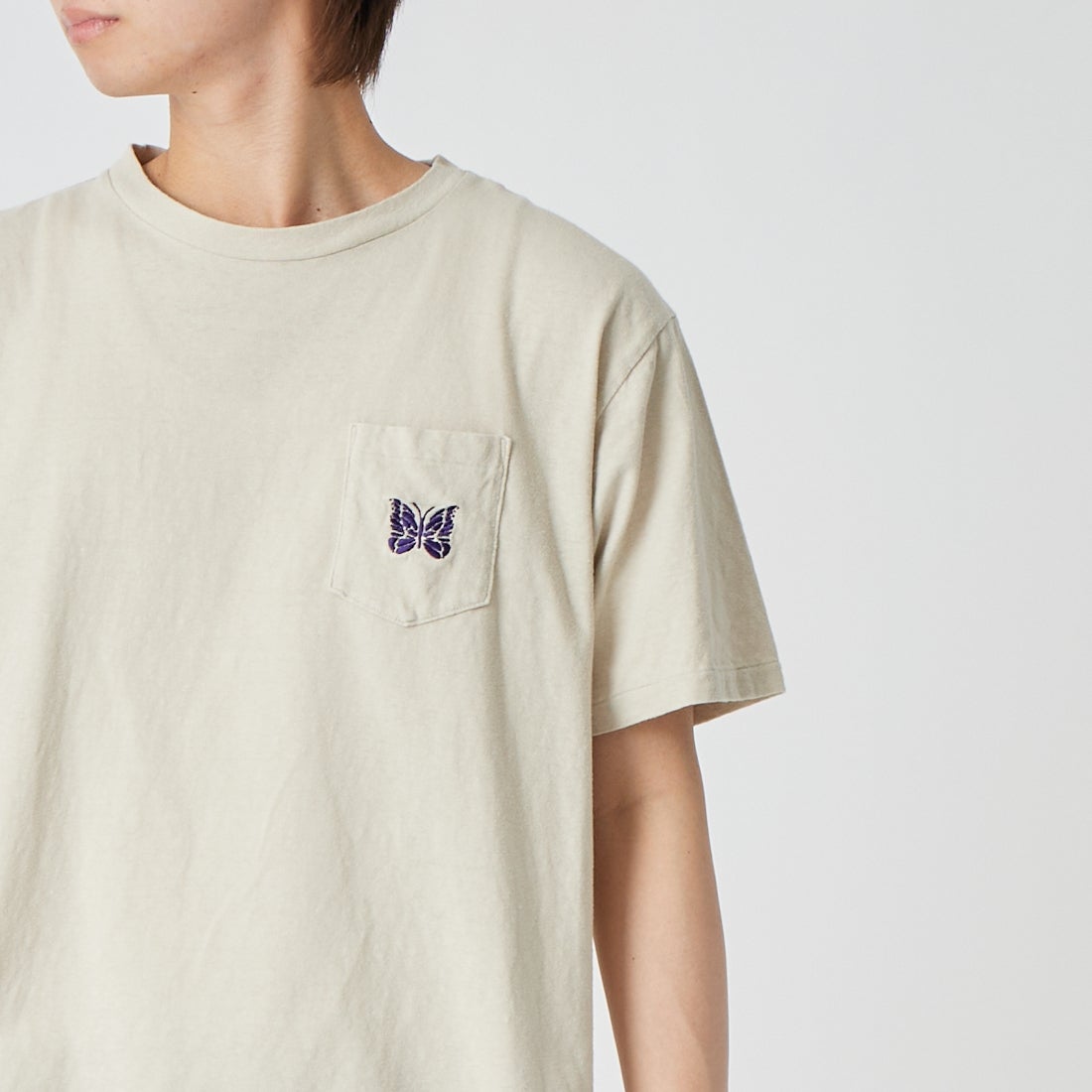 Needles [ニードルズ] ショートスリーブポケットTシャツ [SX444] A BEIGE &&モデル身長：177cm 着用サイズ：M&&