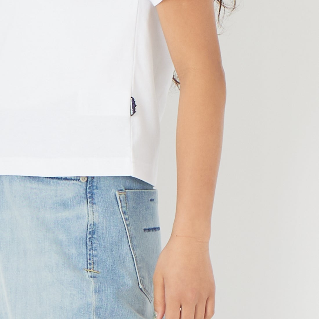 THOUSAND MILE [サウザンド マイル] ショートスリーブコンパクトTシャツ [TM261TC00162] 01 WHITE &&モデル身長：162cm 着用サイズ：F&&