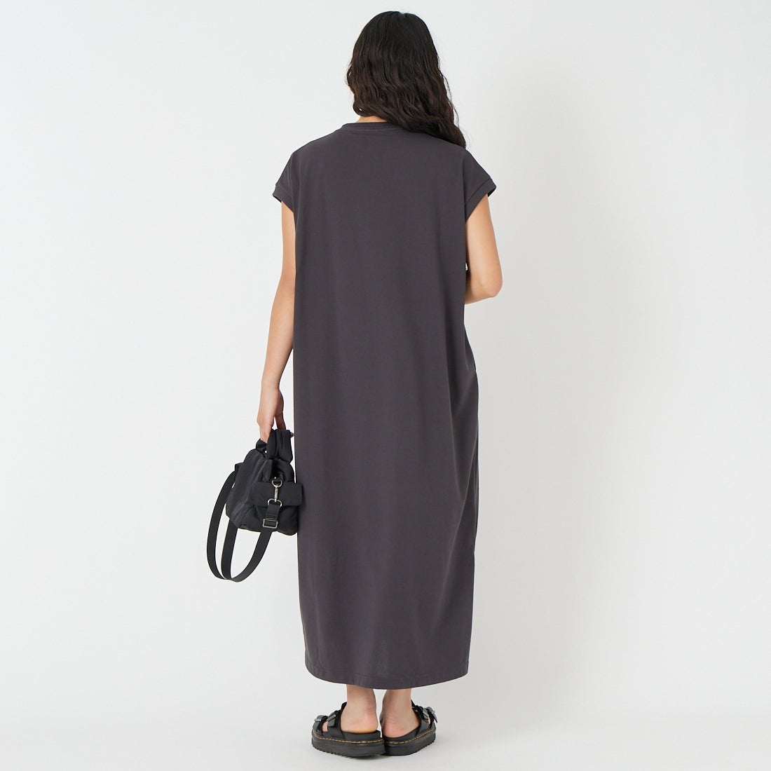 THOUSAND MILE [サウザンド マイル] フレンチスリーブワンピース [TM261TC00512] 19 CHARCOA &&モデル身長：162cm 着用サイズ：F&&