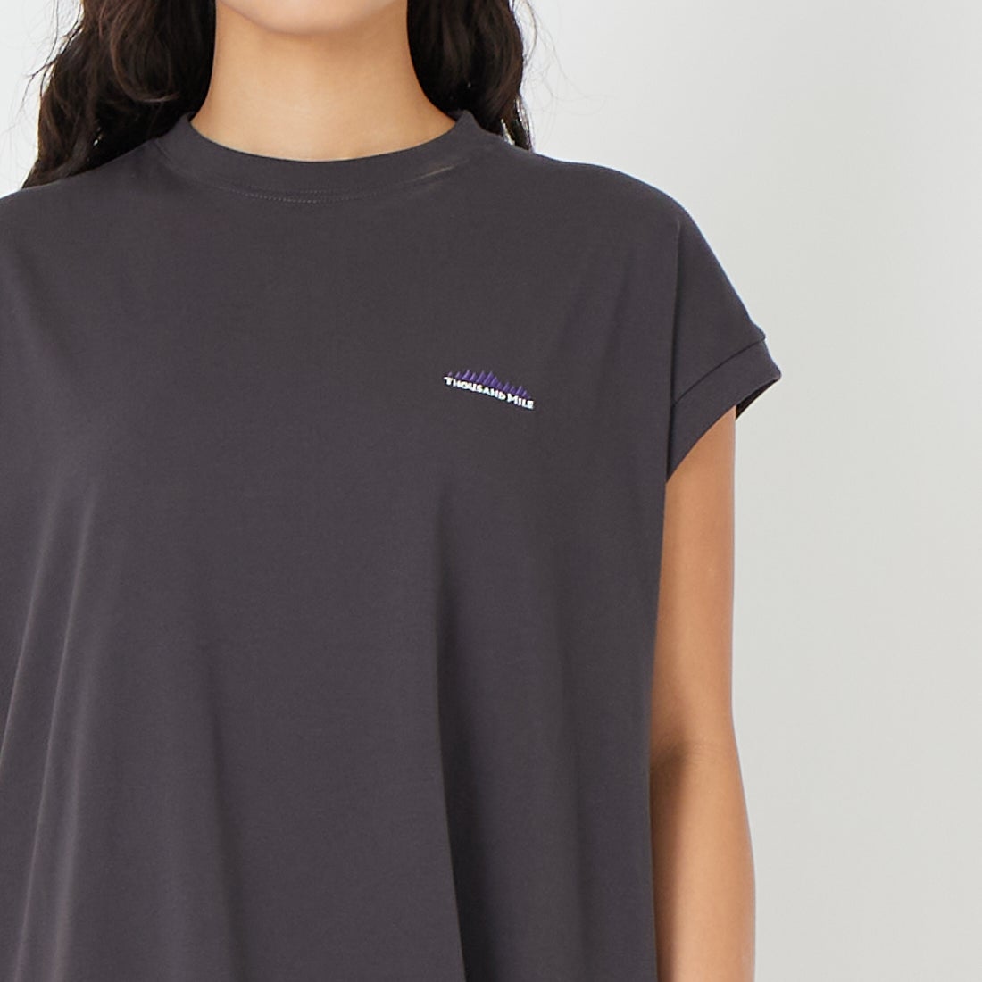 THOUSAND MILE [サウザンド マイル] フレンチスリーブワンピース [TM261TC00512] 19 CHARCOA &&モデル身長：162cm 着用サイズ：F&&