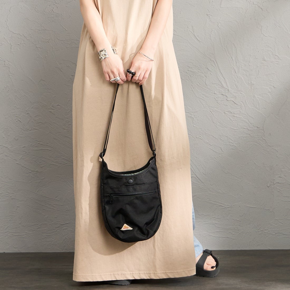 KELTY [ケルティ] ES ミニカーブショルダーバッグ [3259271526] BLACK