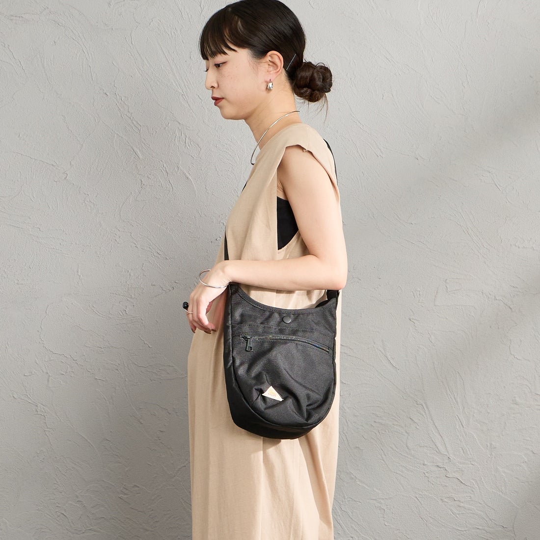 KELTY [ケルティ] ES ミニカーブショルダーバッグ [3259271526] BLACK