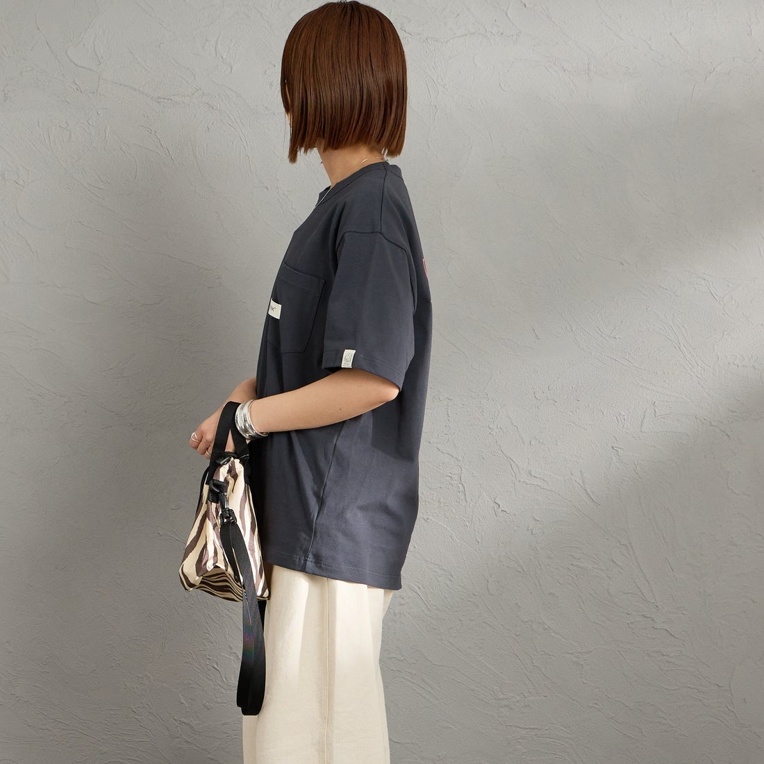 NORDISK [ノルディスク] 別注 HYGGE バックプリントTシャツ [NU11703-JF] CHR &&モデル身長：159cm 着用サイズ：S&&