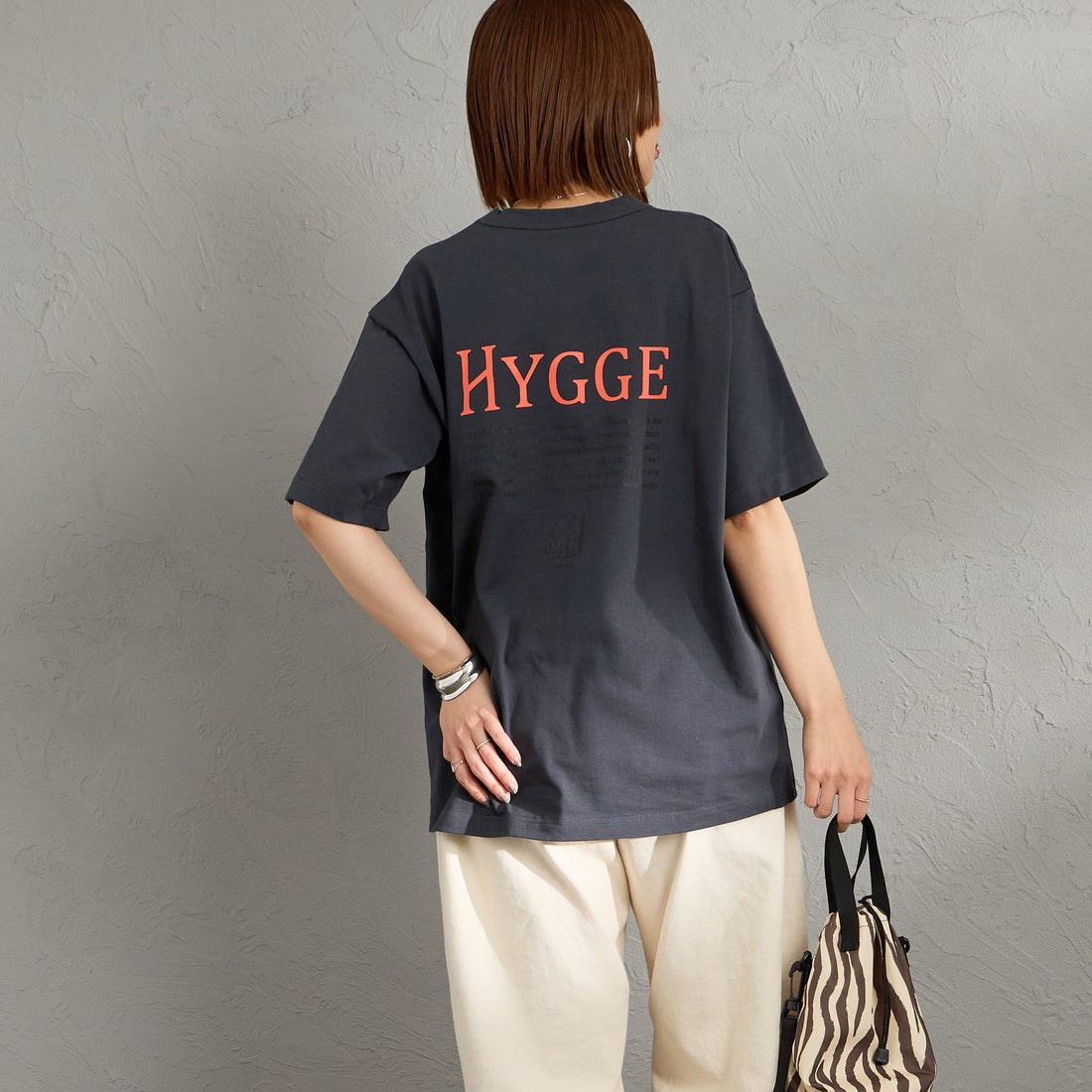 NORDISK [ノルディスク] 別注 HYGGE バックプリントTシャツ [NU11703-JF] CHR &&モデル身長：159cm 着用サイズ：S&&