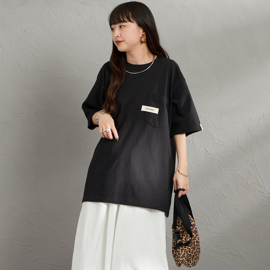 NORDISK [ノルディスク] 別注 HYGGE バックプリントTシャツ [NU11703-JF] BLK &&モデル身長：150cm 着用サイズ：S&&