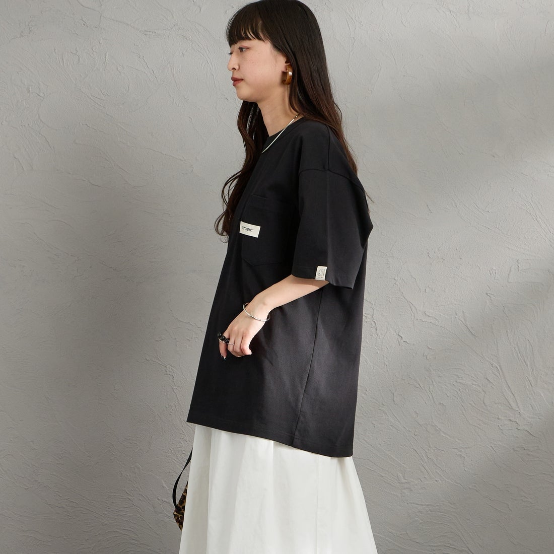 NORDISK [ノルディスク] 別注 HYGGE バックプリントTシャツ [NU11703-JF] BLK &&モデル身長：150cm 着用サイズ：S&&