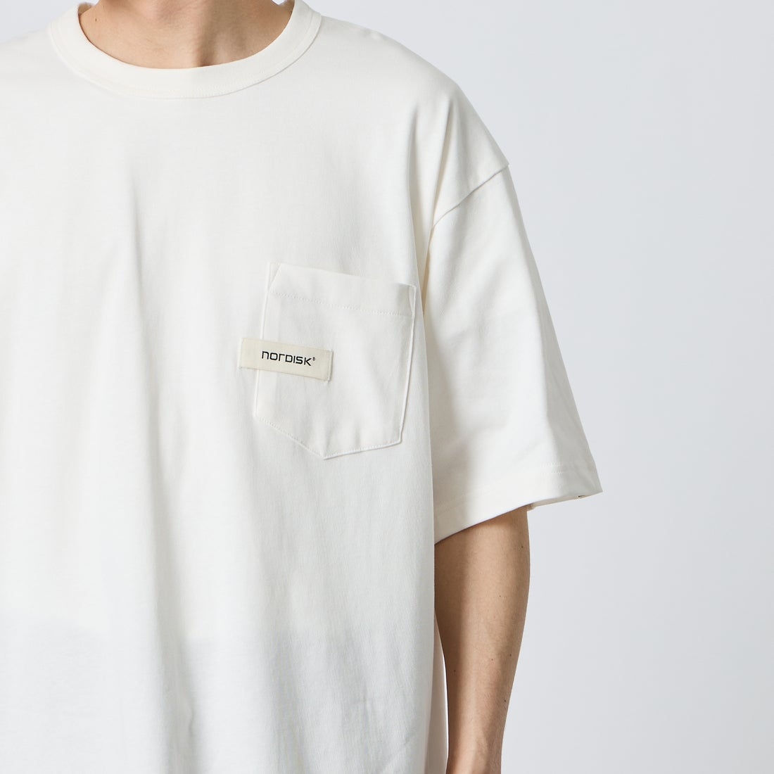 NORDISK [ノルディスク] 別注 HYGGE バックプリントTシャツ [NU11703-JF] WHT &&モデル身長：168cm 着用サイズ：L&&