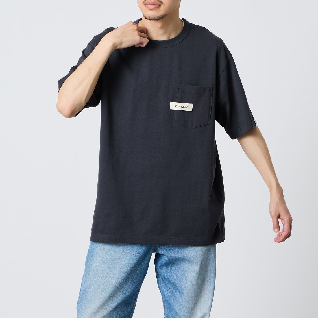 NORDISK [ノルディスク] 別注 HYGGE バックプリントTシャツ [NU11703-JF] CHR &&モデル身長：168cm 着用サイズ：M&&