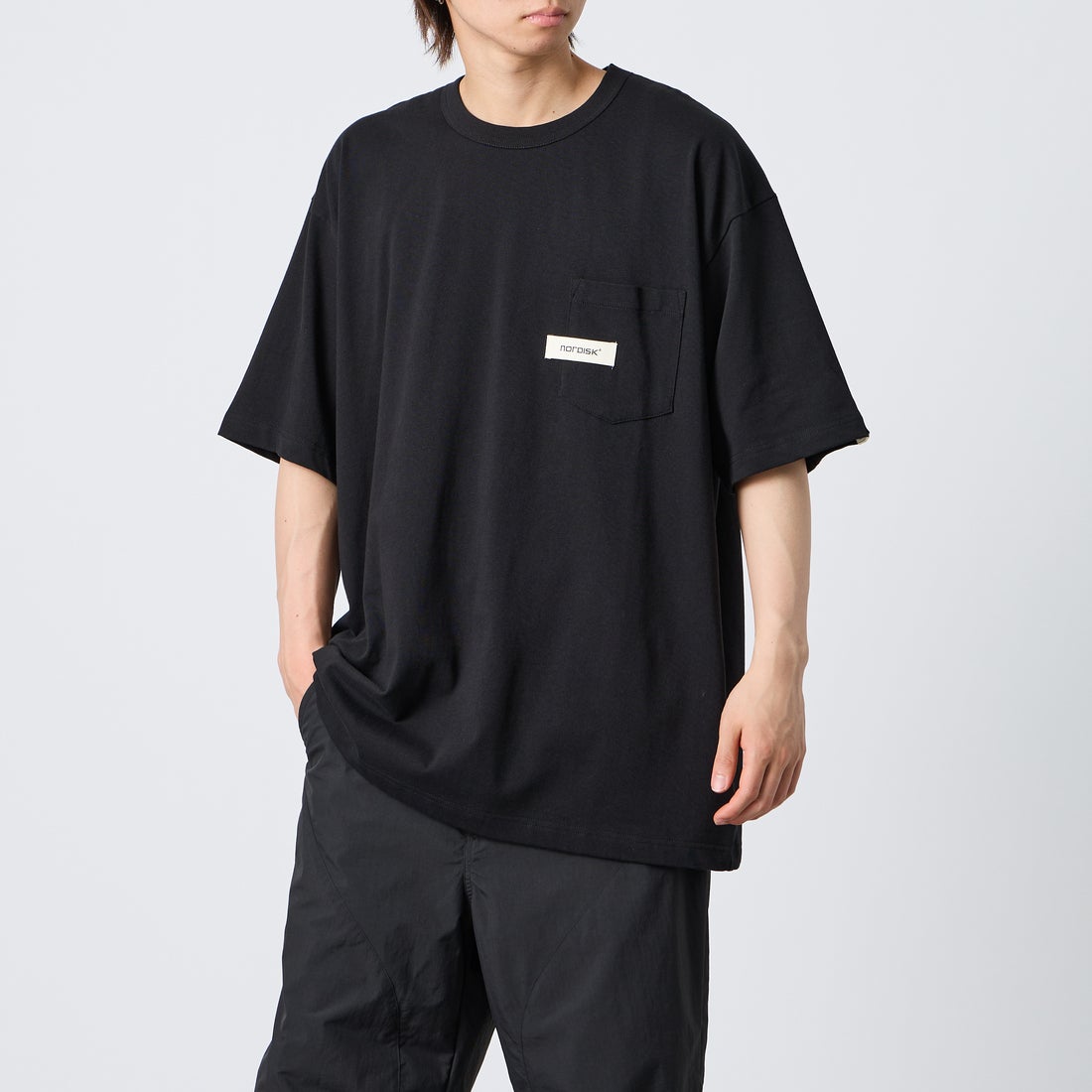 NORDISK [ノルディスク] 別注 HYGGE バックプリントTシャツ [NU11703-JF] BLK &&モデル身長：177cm 着用サイズ：XL&&
