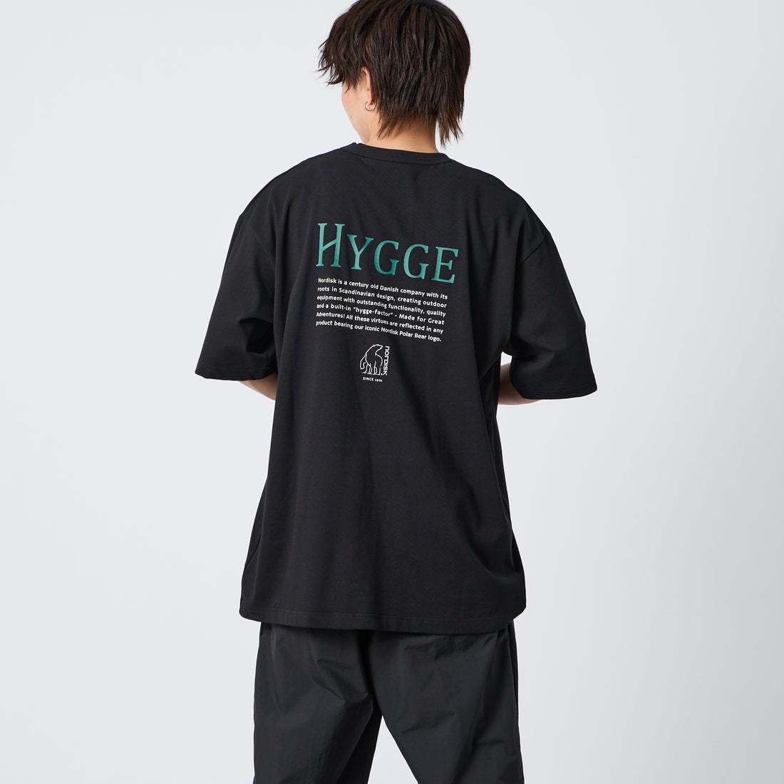 NORDISK [ノルディスク] 別注 HYGGE バックプリントTシャツ [NU11703-JF] BLK &&モデル身長：177cm 着用サイズ：XL&&